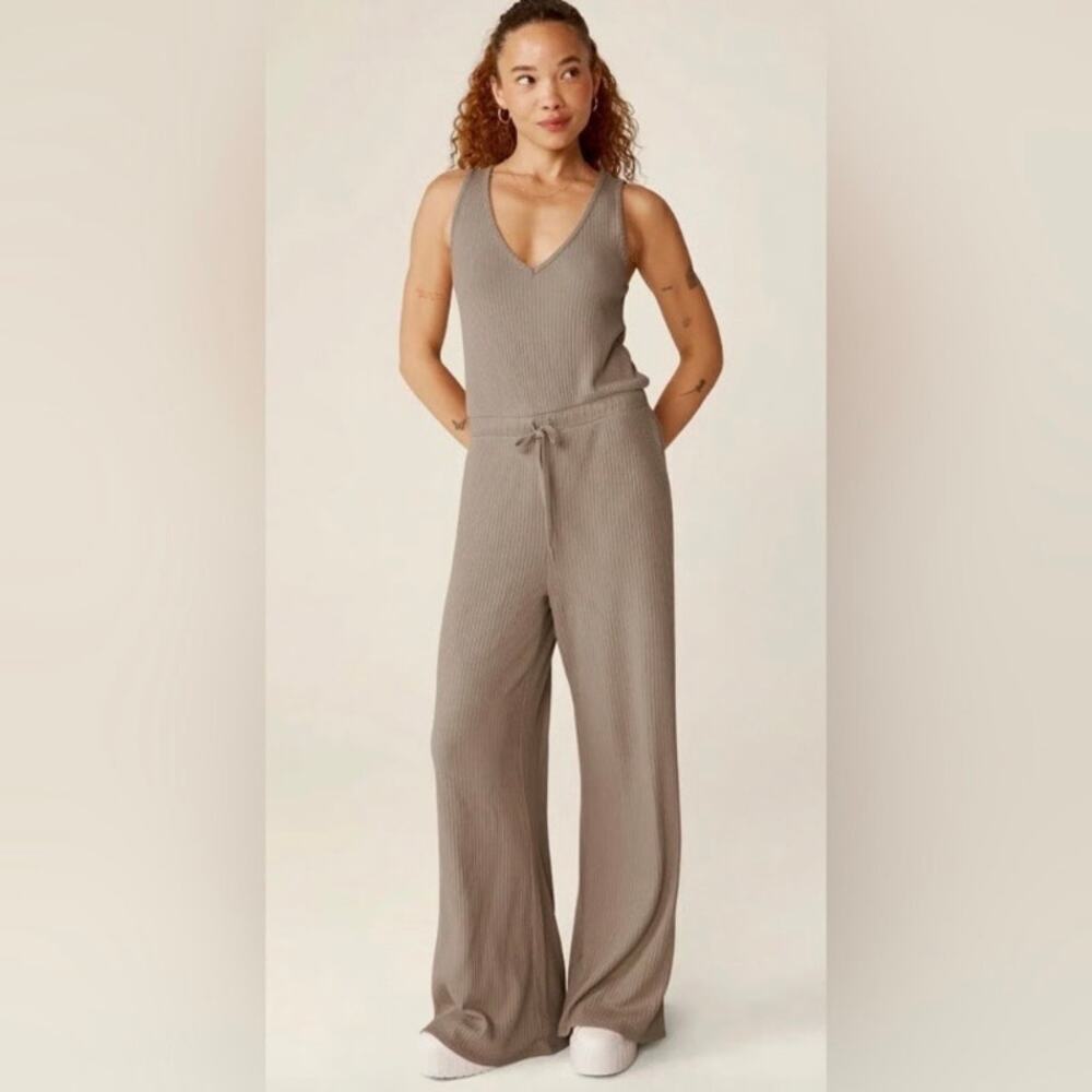 Beyond Yoga Sz M Jetsetter Jumpsuit Birch Ribbed Stretchy Wide Leg Taupe Brown
